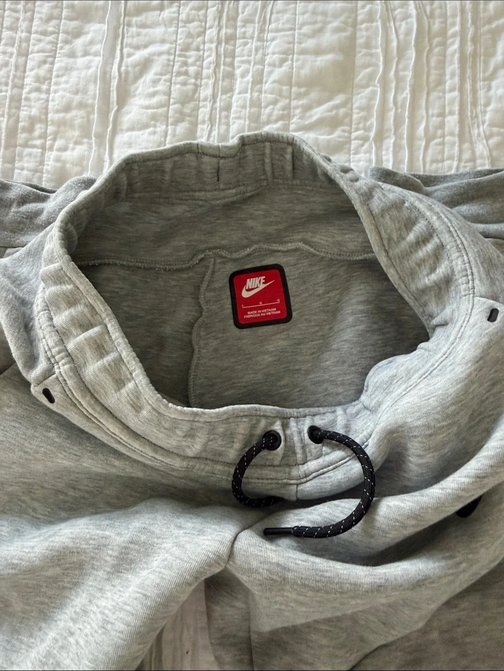 Boys Nike Tech Fleece Grey Drawstring Joggers. Size L.